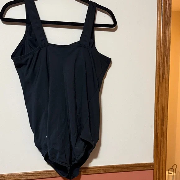 Speedo Black Women’s One Piece swimsuit - Picture 5 of 5